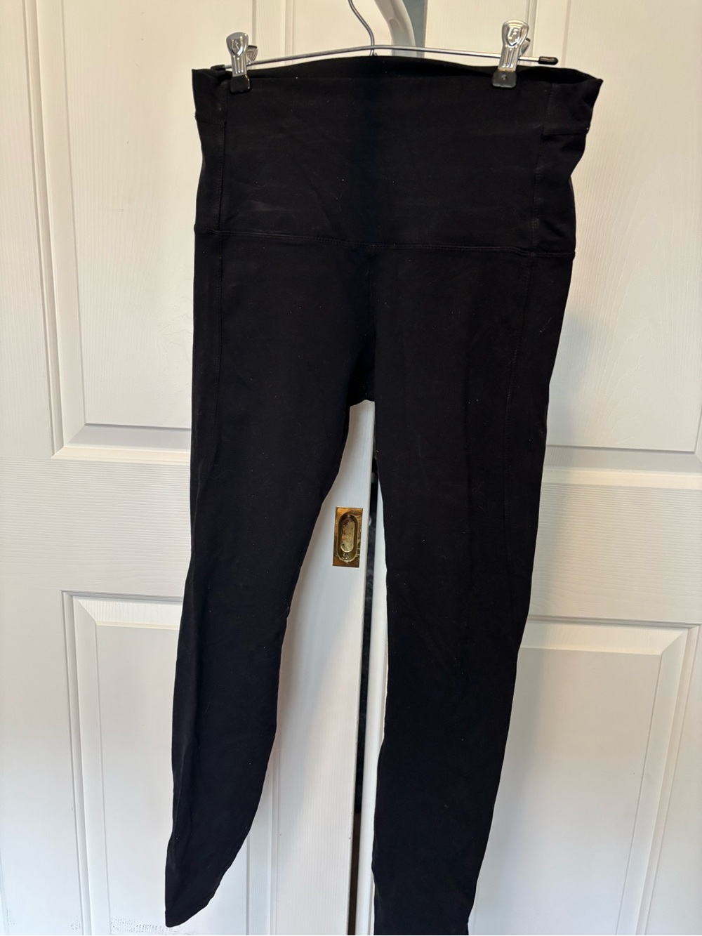 Lululemon High Waisted 7/8 Leggings w Criss-Cross Calf detailing